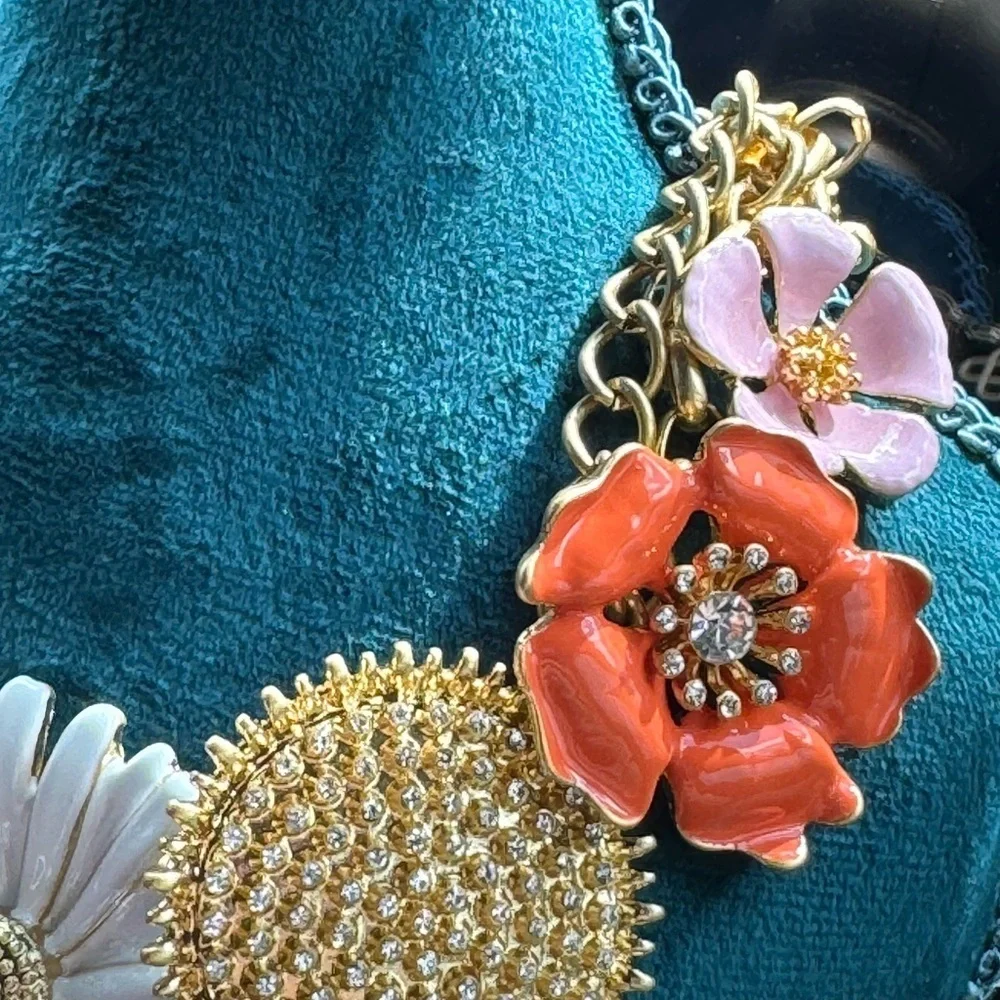 Oscar De La Renta Flower Necklace